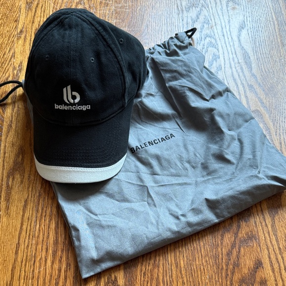 Balenciaga Black and White Logo Cap - Picture 1 of 2